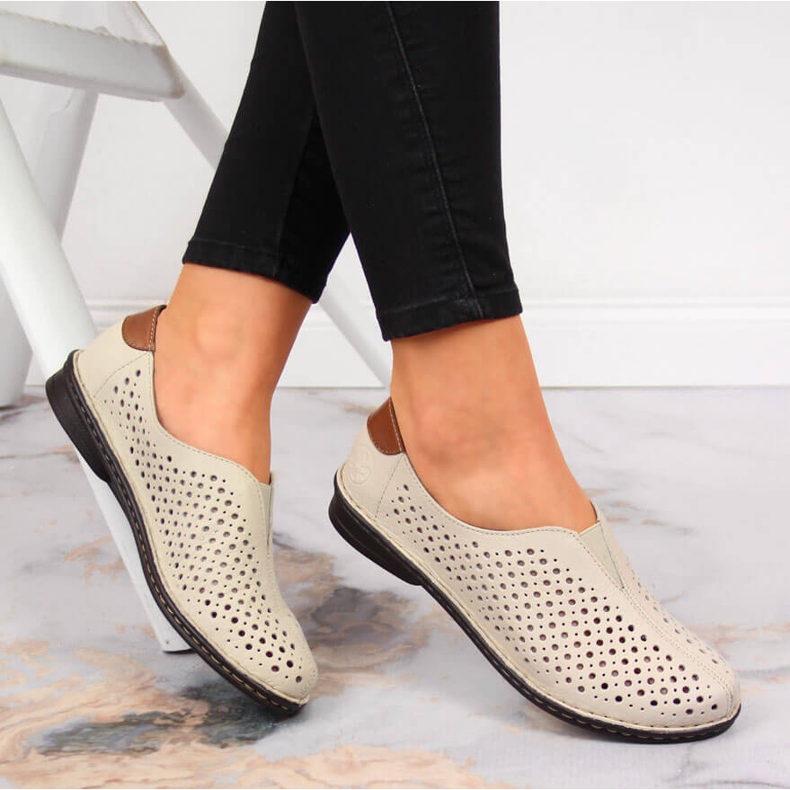 Zapatos mujer cuero calados beige Rieker 48457 2
