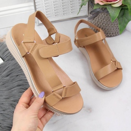 Sandalias mujer con velcro camel Jezzi marrón 1