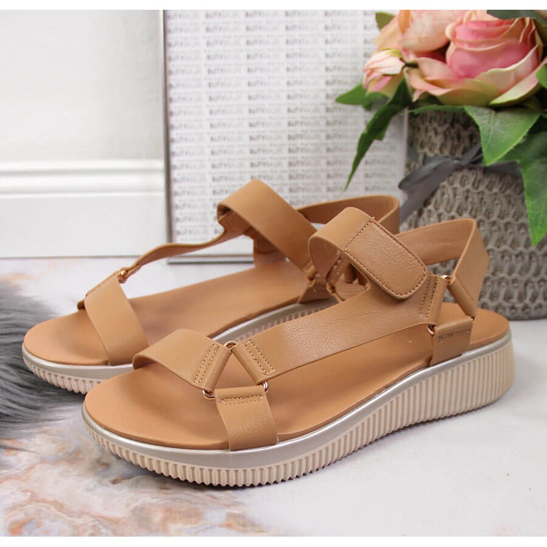 Sandalias mujer con velcro camel Jezzi marrón 2