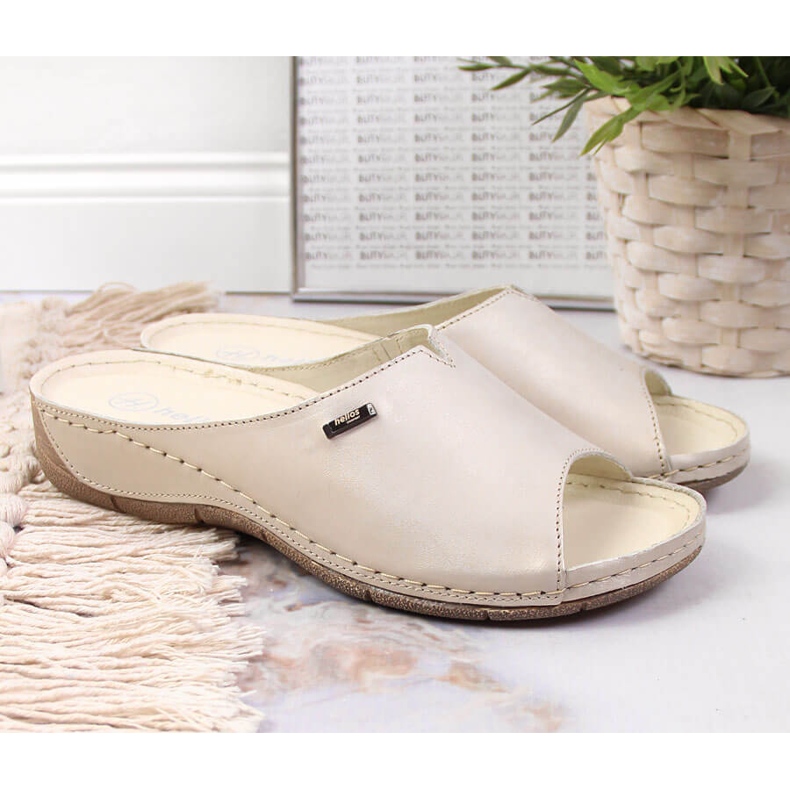 Babucha mujer de piel con cuña dorada Helios 105 dorado 2