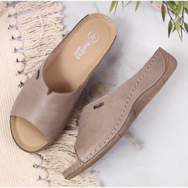 Babucha mujer de piel sobre cuña Helios 105 beige 3