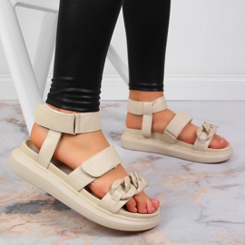 Sandalias en la plataforma con una cadena beige Laura La.Fi 5