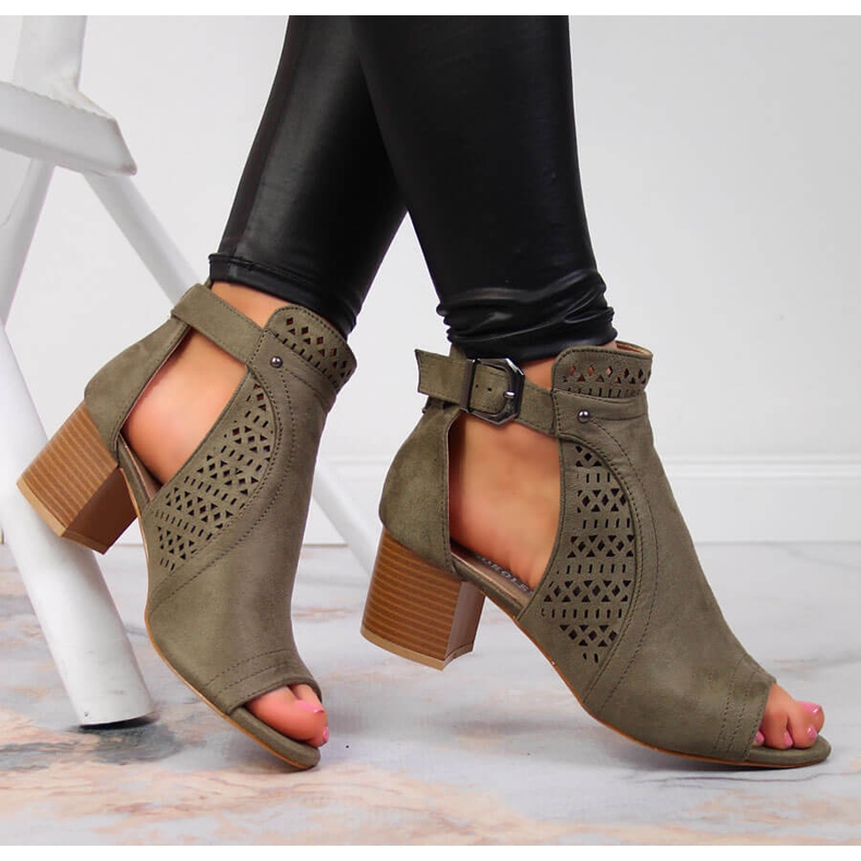 Sandalias de mujer con calado caqui T.Sokolski verde 1