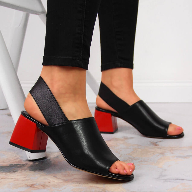 Sandalias mujer Filippo de piel negra con elástico negro 2