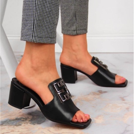 Zapatillas de cuero de mujer en el poste Filippo negro. 3