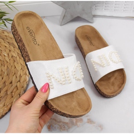 Babuchas blancas de mujer con perlas eVento blanco 4