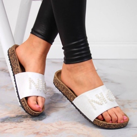 Babuchas blancas de mujer con perlas eVento blanco 1 Babuchas blancas de mujer con perlas eVento blanco 1