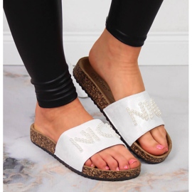 Babuchas blancas de mujer con perlas eVento blanco 3