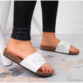 Babuchas blancas de mujer con perlas eVento blanco 2 Babuchas blancas de mujer con perlas eVento blanco 2