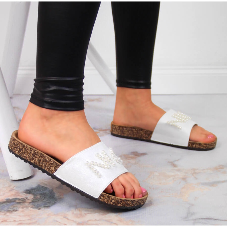 Babuchas blancas de mujer con perlas eVento blanco 2 Babuchas blancas de mujer con perlas eVento blanco 2