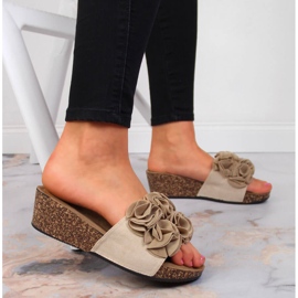 Zapatillas casa mujer cuña beige con flores eVento 2