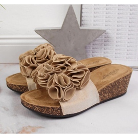 Zapatillas casa mujer cuña beige con flores eVento 6