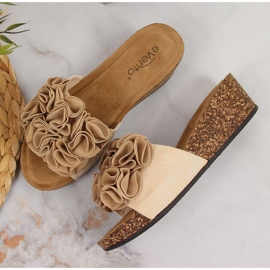 Zapatillas casa mujer cuña beige con flores eVento 7