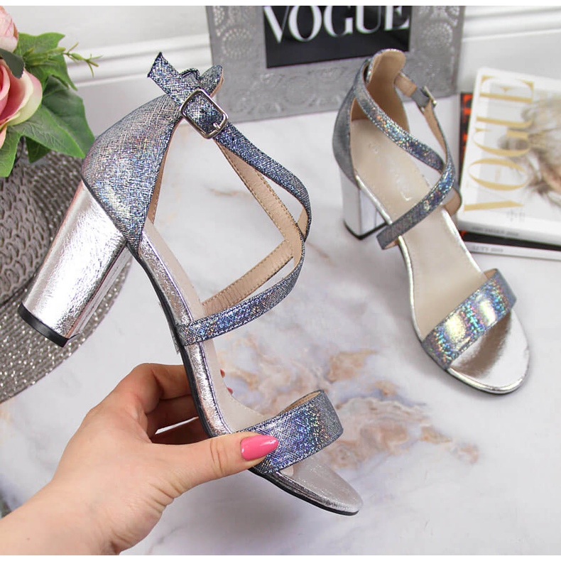 Sandalias plateadas de mujer en el puesto Filippo plata 1