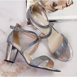 Sandalias plateadas de mujer en el puesto Filippo plata 3