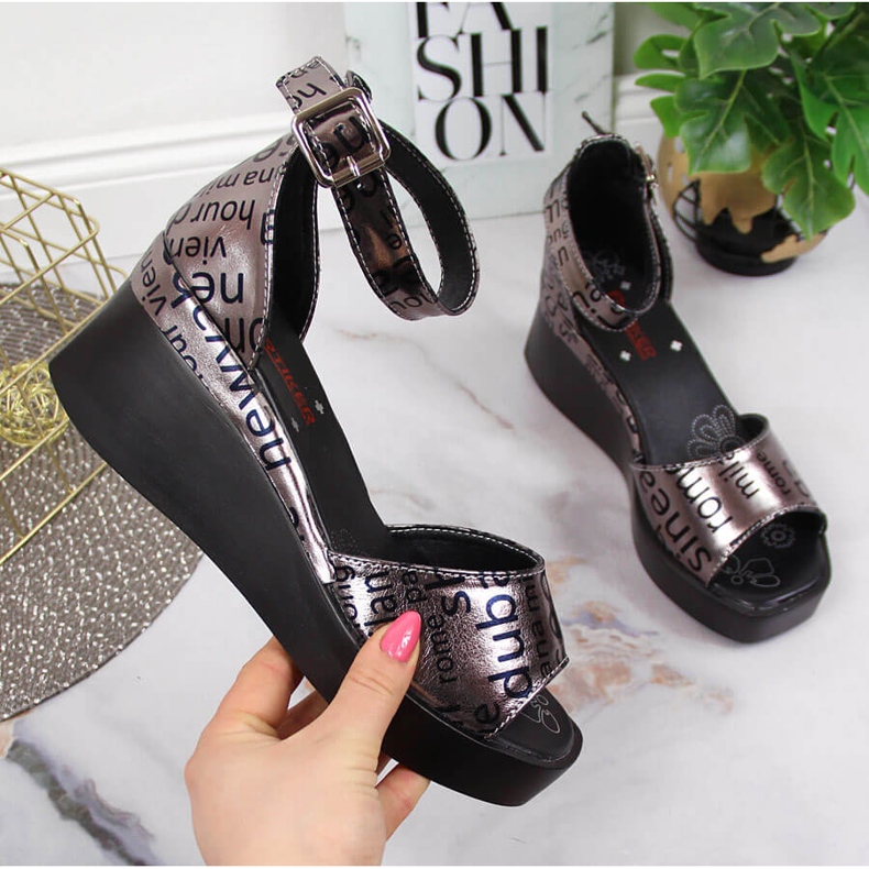 Sandalias mujer de piel con cuña Artiker metalizada plata gris 1