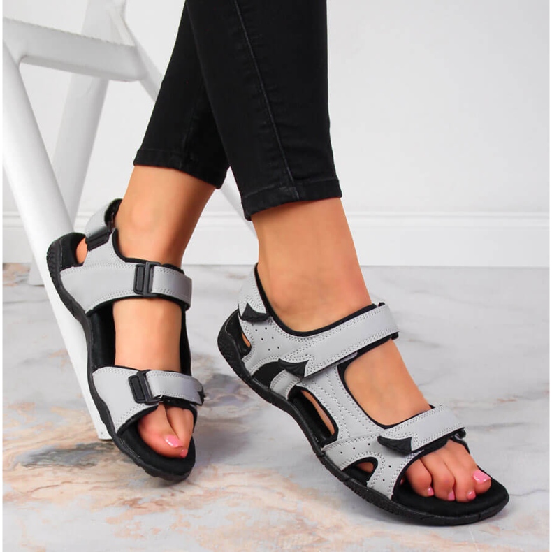 Sandalias deportivas de mujer American Club grises con velcros 1