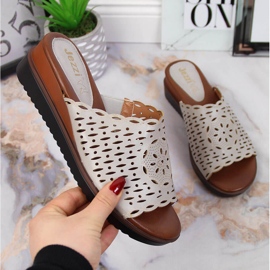 Pantuflas de mujer grises con cuña calada Jezzi 2