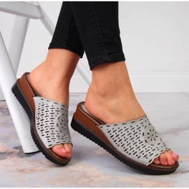 Pantuflas de mujer grises con cuña calada Jezzi 1