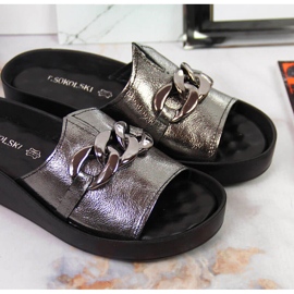 Babucha mujer de piel con cadena plateada T.Sokolski 4