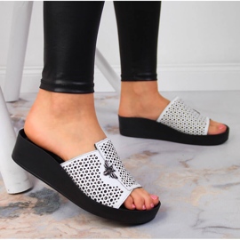 Babucha mujer piel calada blanca T.Sokolski 6