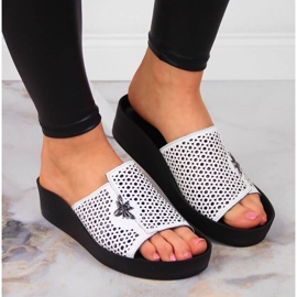 Babucha mujer piel calada blanca T.Sokolski 7