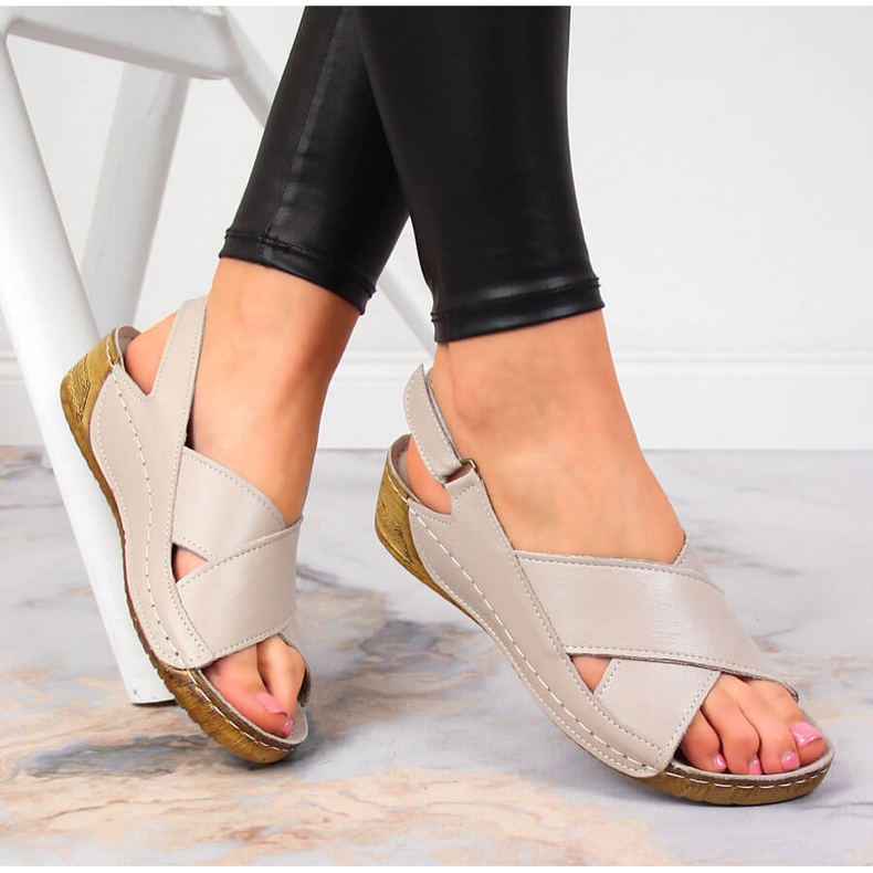 Sandalias de mujer de piel con velcro T.Sokolski beige 1