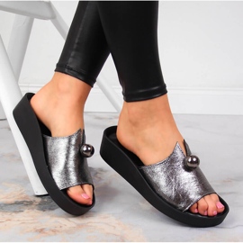 Babucha mujer de piel con adorno plateado T.Sokolski plata 1
