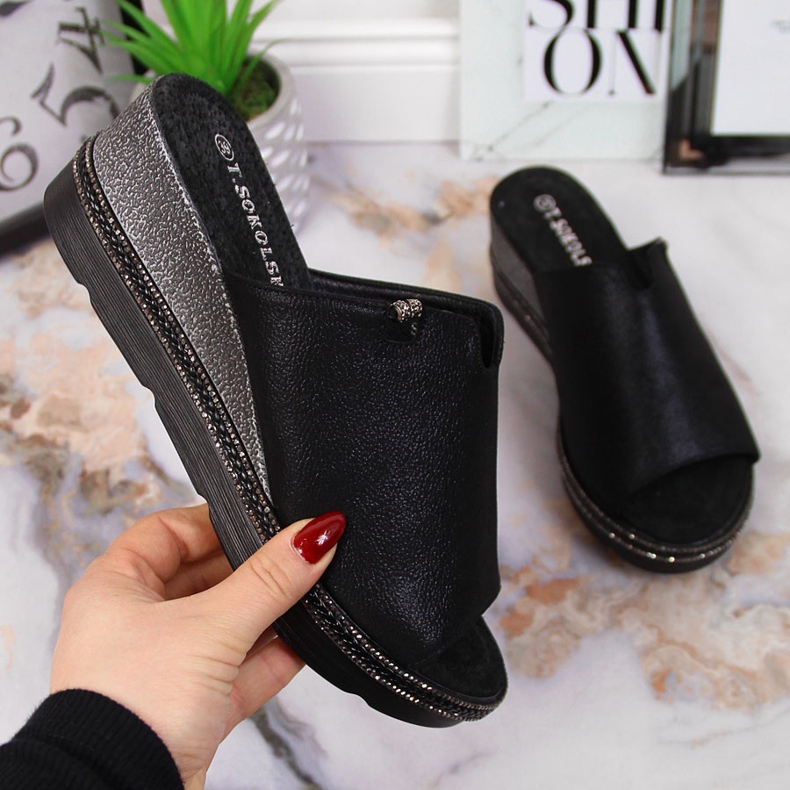 Zapatillas de mujer negras con tacón de cuña T.Sokolski negro 1