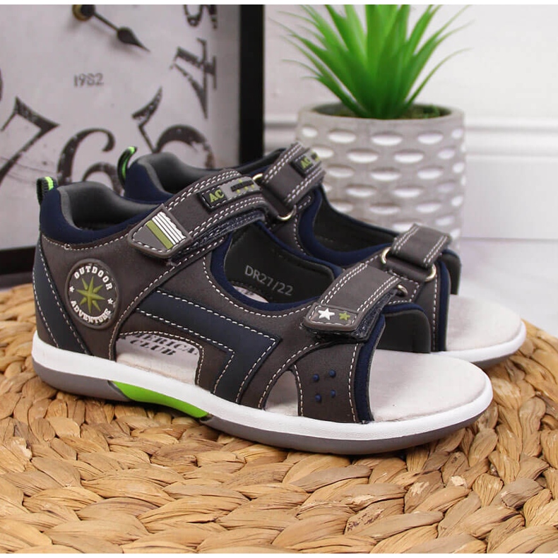 Sandalias gris con velcros para niño American Club 2