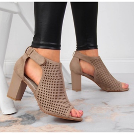 Sandalias mujer con velcro beige Sabatina 5