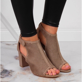 Sandalias mujer con velcro beige Sabatina 6