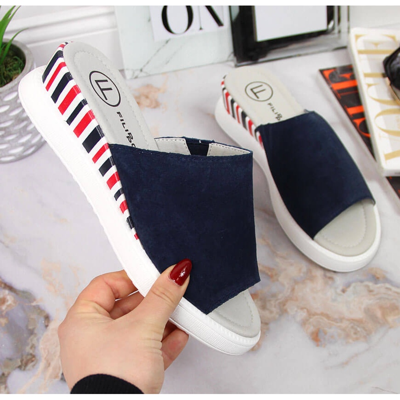 Babucha mujer en piel con cuña Azul marino Filippo 1