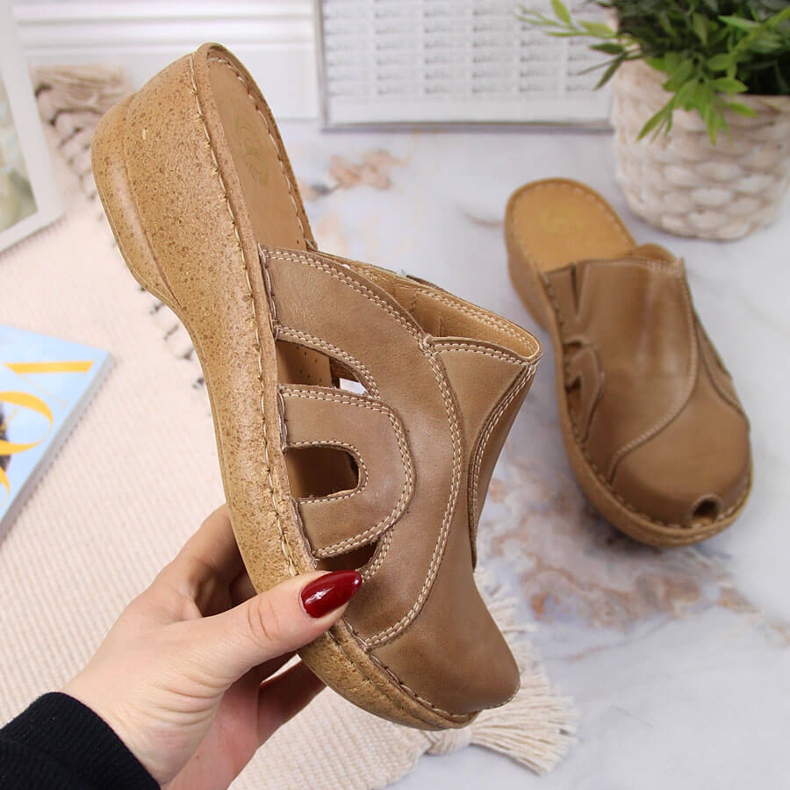 Babucha cuña piel beige Łukbut 650 1 Babucha cuña piel beige Łukbut 650 1