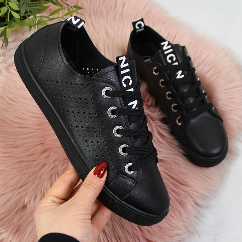 Zapatillas de mujer con cuero ecológico negro Filippo 1