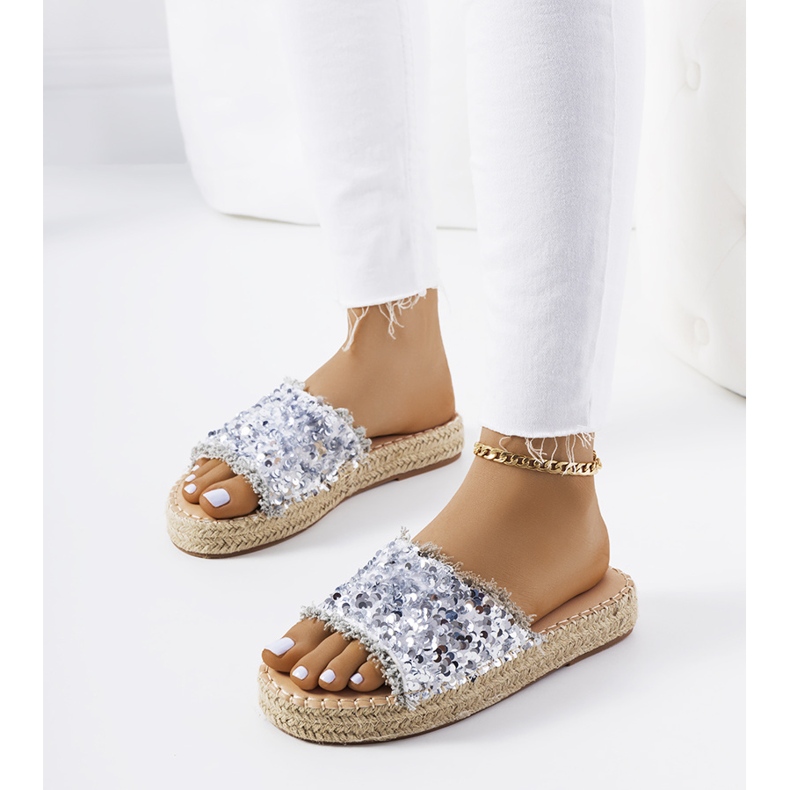 Zapatillas plateadas en la plataforma Susanna 1