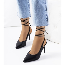 Tacones negros con cordones de Latvala 2