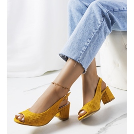 Sandalias caladas amarillas Graco amarillo 2