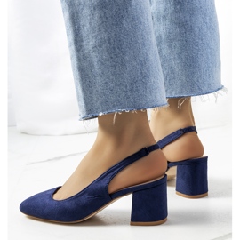 Zapatos de salón azul marino con tacón abierto de Panova 1