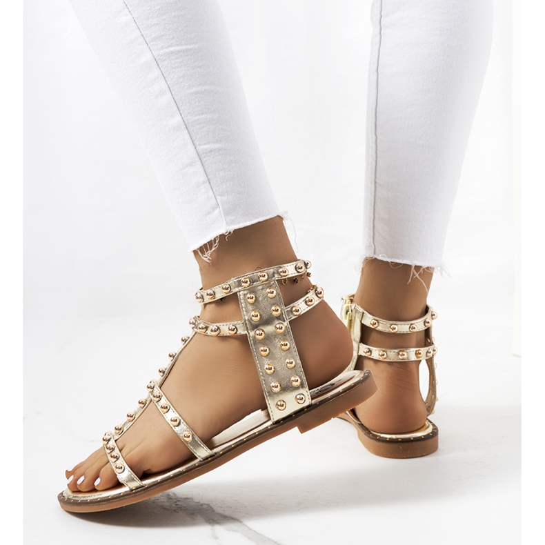 Sandalias doradas con tachuelas Kabor dorado 1