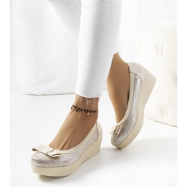 Zapatos de salón con cuña Corker dorado beige 1