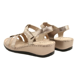Sandalias confort piel Caprice 28152-28 341 Taupe Metalic dorado 4