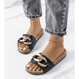 Babuchas negras con cadena Derbi negro 1