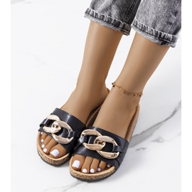Babuchas negras con cadena Derbi negro 2