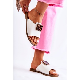 FJ1 Babucha mujer con elemento decorativo en blanco Leonia 4