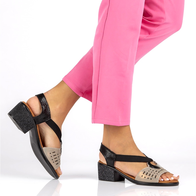 Filippo DS2308/22 Bk Go sandalias de piel calada negro y dorado 2