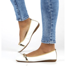 Bailarinas de piel con cadena Filippo DP3709/22 blanco 1