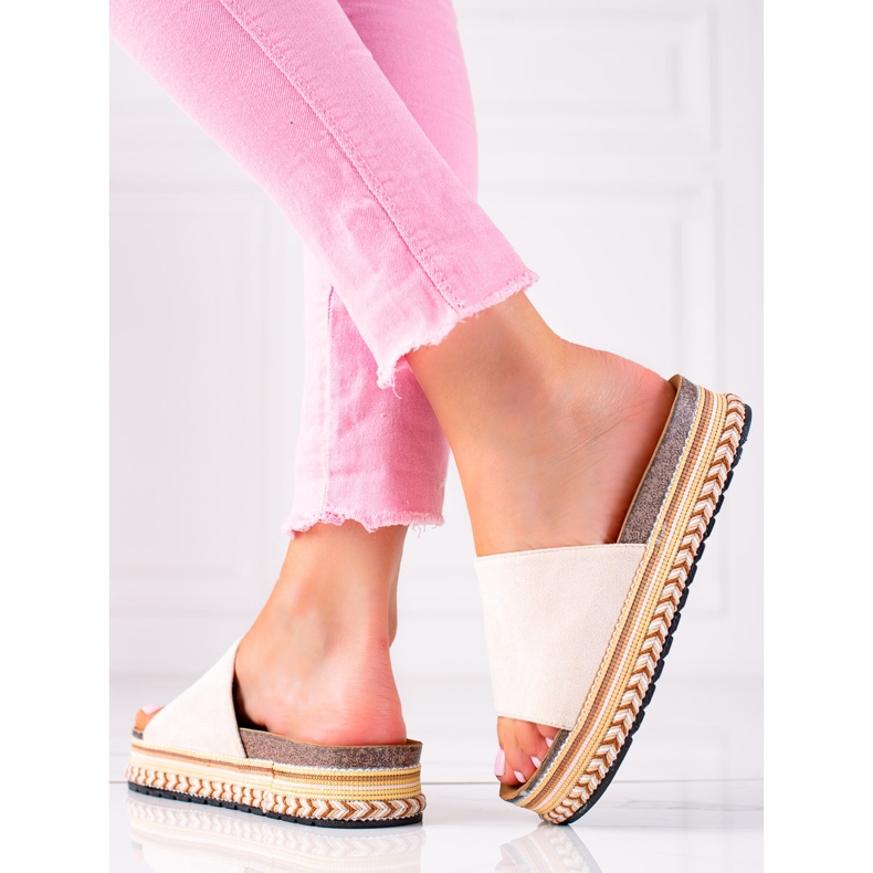 Bestelle Pantuflas beige en la plataforma 1