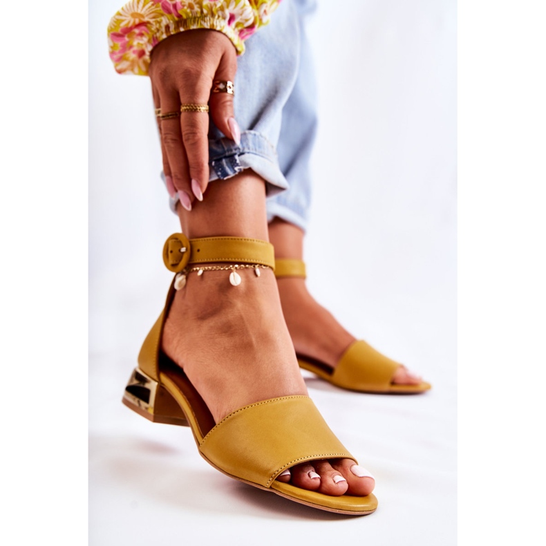Sandalias Piel Tacon Dorado Laura Messi 2143 Amarillo oscuro 1