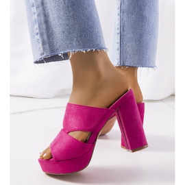 Zapatillas rosadas en el puesto de Cuerno rosado 2